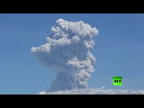 شاهد ثوران بركان جبل ميرابي في إندونيسيا وانبعاث الغاز ترتفع إلى 6 كيلومترات