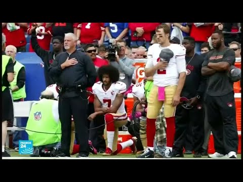 الرياضي الأميركي كايبرنيك أول من جثى على ركبته احتجاجًا