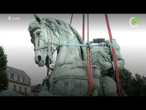شاهد إزالة تمثال نابليون بونابرت من وسط مدينة روان الفرنسية