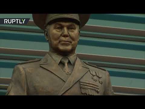 شاهد افتتاح تمثال لأول رئيس كازاخستان نور سلطان نزاباييف
