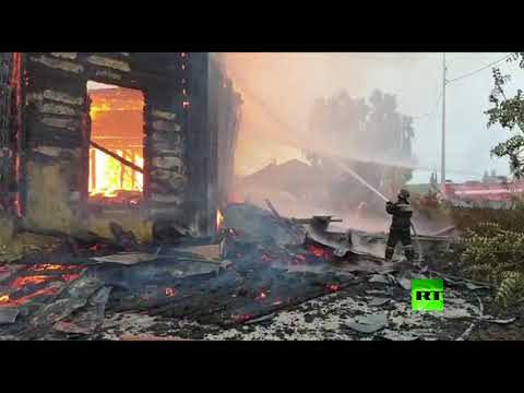 شاهد اندلاع حريق في كنيسة خشبية عمرها 200 سنة